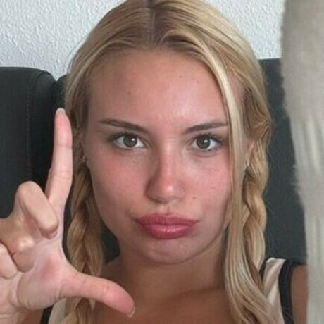 lickandysoles free model photos