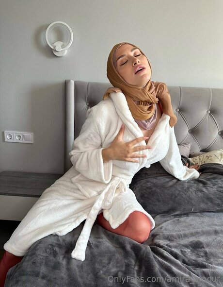 Amira amour adult model galleries