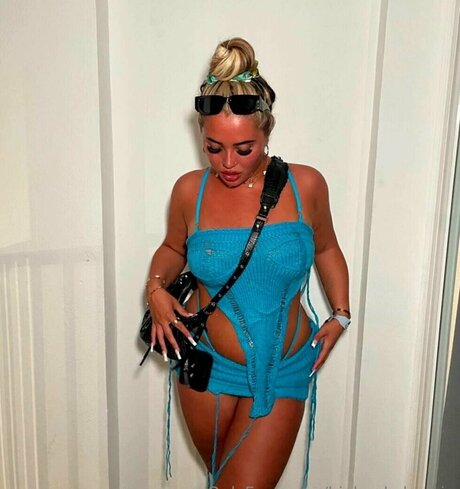 Bigboobzbarbie pornstar sexy gallery