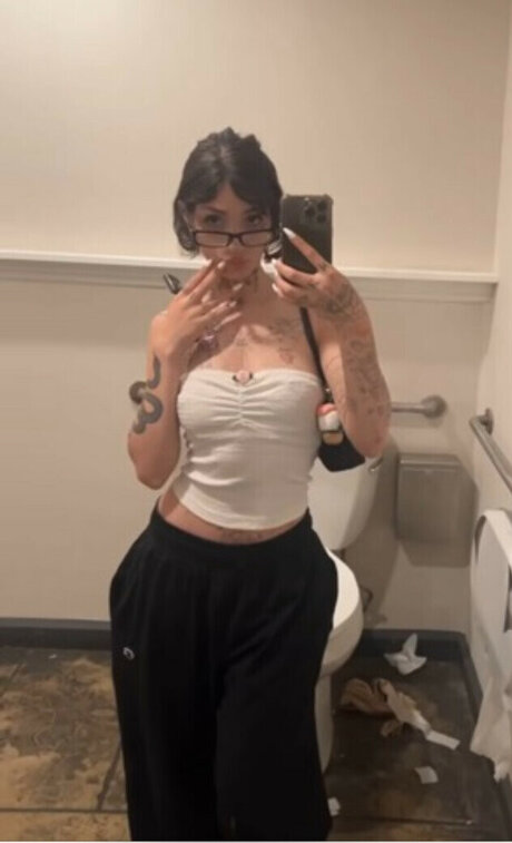 Ang2high naked model gallery