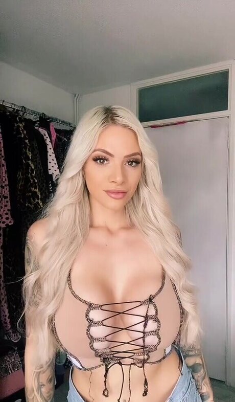 Zooee333 pretty pornstar gallery