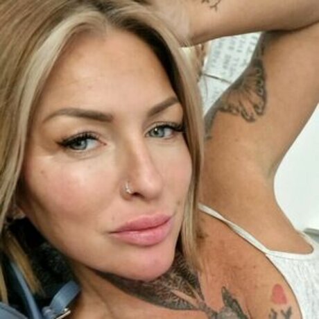 YourMommyBlair hot model images