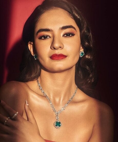 Anushka Sen hd model galleries