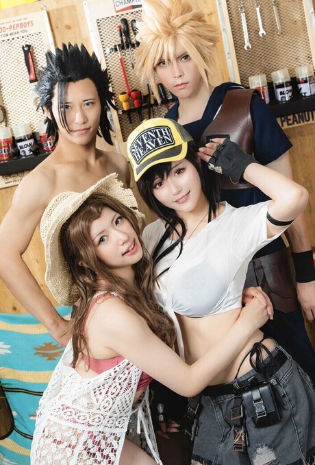 Tifa Cosplay hot actress pic