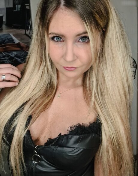 swapping onlyfans hot pic