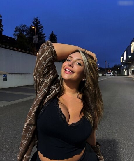 Lara Marie v__ nude actress photo