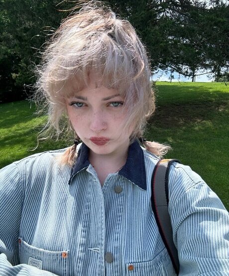 Violet Grohl adult model img