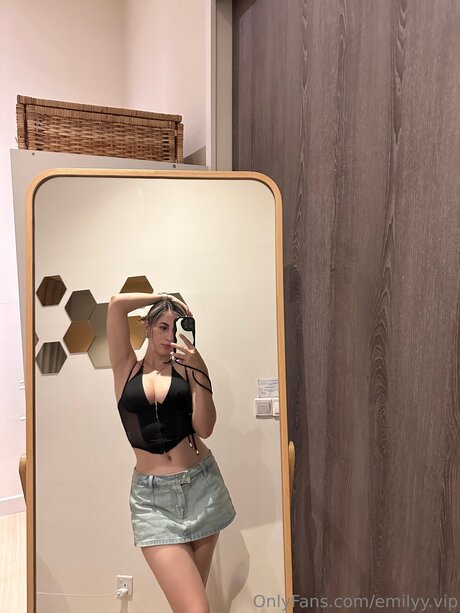 emilyy vip nude actress gallery