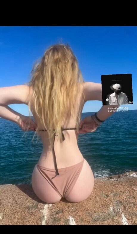 Emmy Moore model best pic