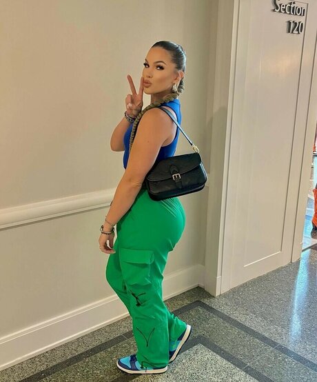 bfitntrain nude thumbnail