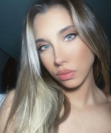Elif Karaarslan erotic pornstar img