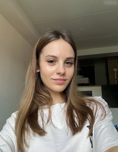 Evelina Kiss exclusive actress galleries