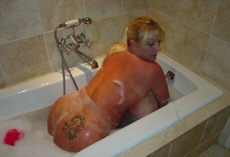 Maxi Mounds high quality model photos