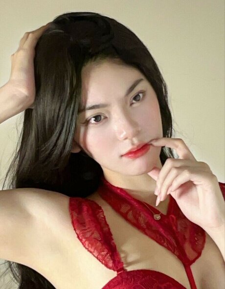 Niken Andalusi model sexy pictures