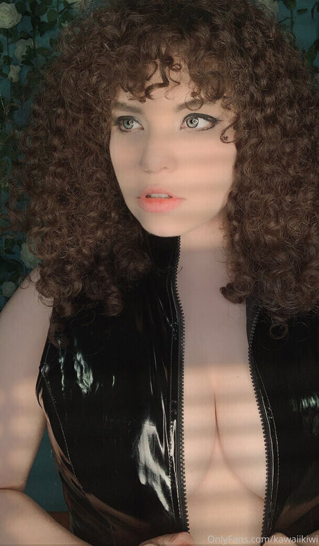 Kawaiikiwicosplay hot actress pic