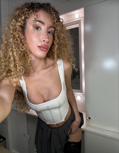 Jazmine Dyer naked actress image