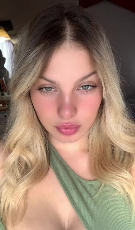 leasanz sexy model img