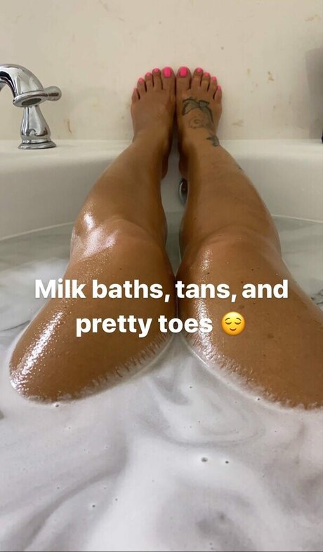 Emelh827 pornstar high quality pic