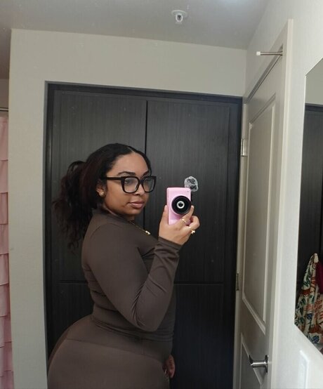 Themillieelise pornstar erotic gallery
