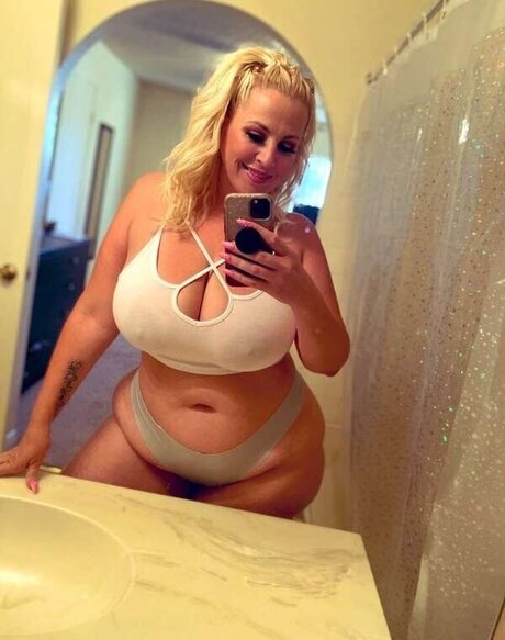 Mistress Delicious high quality pornstar img