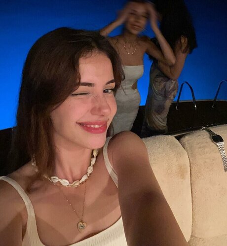 ebrarkrbkn nude thumbnail