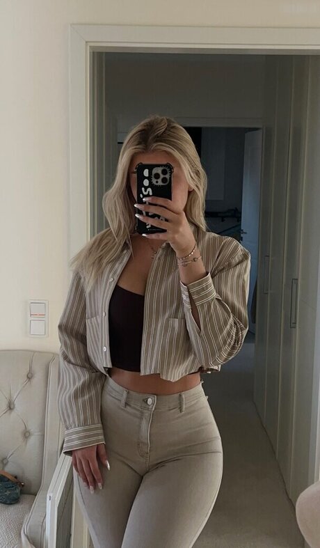 Sophie Schnur hot model pic