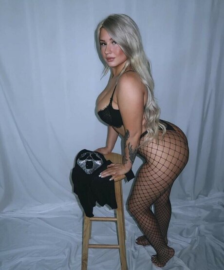 Stepbackbarbie nude model image