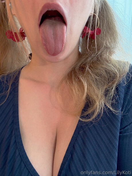 LilyKoti erotic star img
