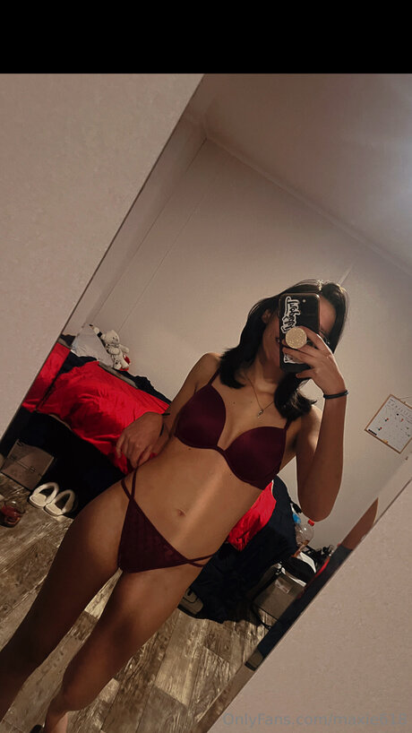 Maxie618 nice model image