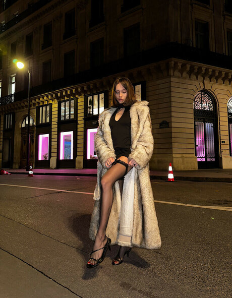 Prima Bella nude model images