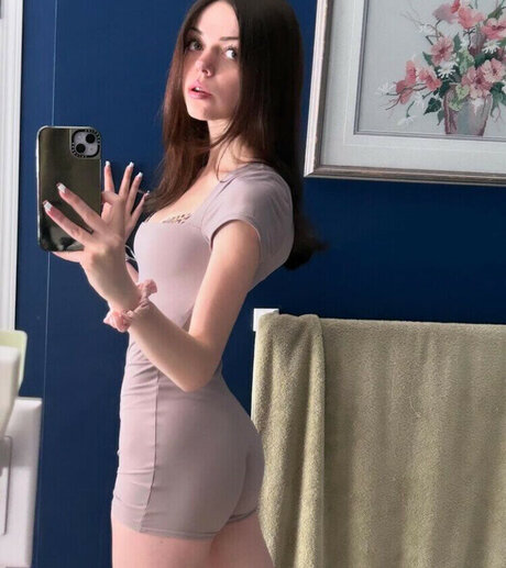 Zion Diamond erotic actress img