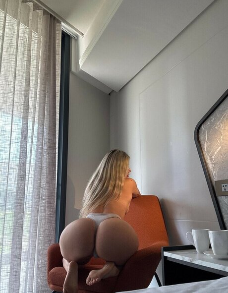 Love is alina_ profile pic