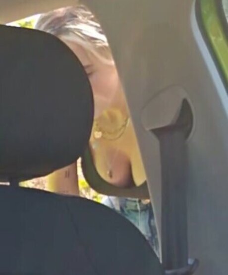 MinusElf model naked image