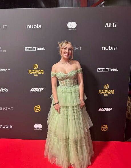 famous onlyfans art naked pics