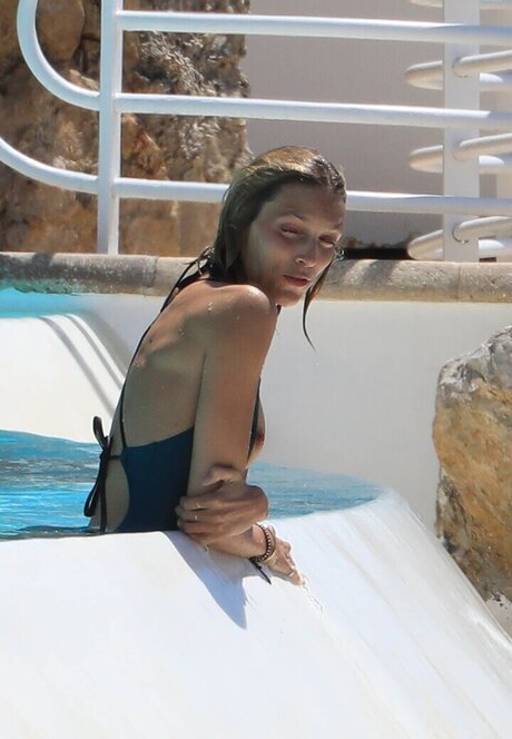 tranny onlyfans beautiful image