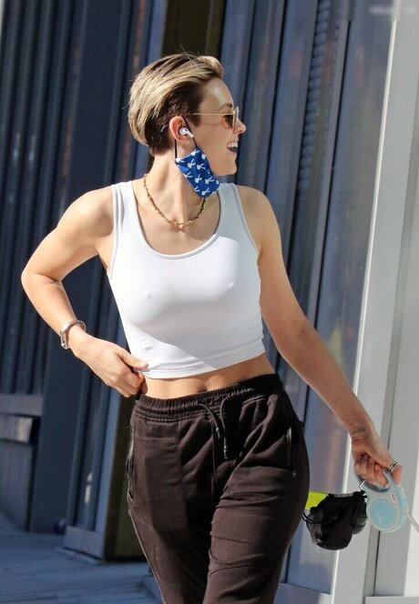 OOPS International free star pics