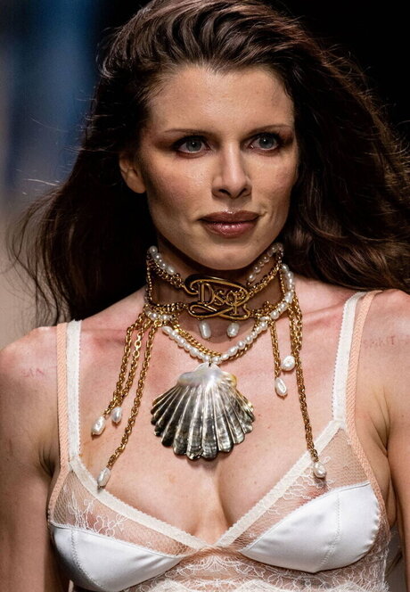 petite skinny onlyfans naked photos