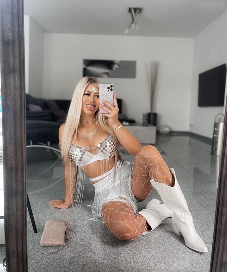 Chiara Antonella hot star galleries