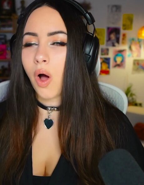 Bunnygirl star naked pics