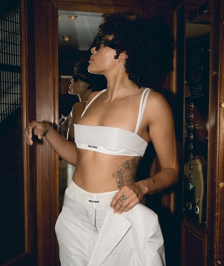 Quintessa Swindell profile pic