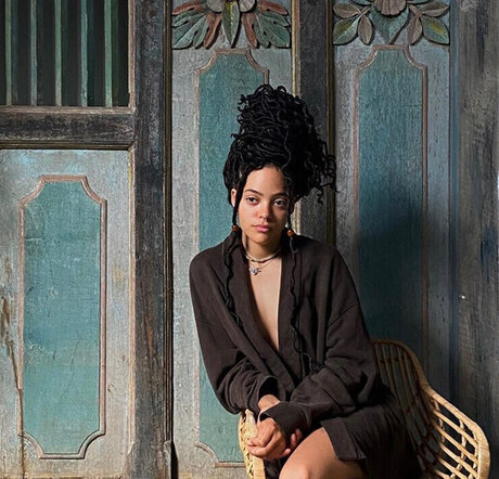 Quintessa Swindell art star pic