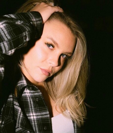 Dagi Bee beautiful pornstar pics