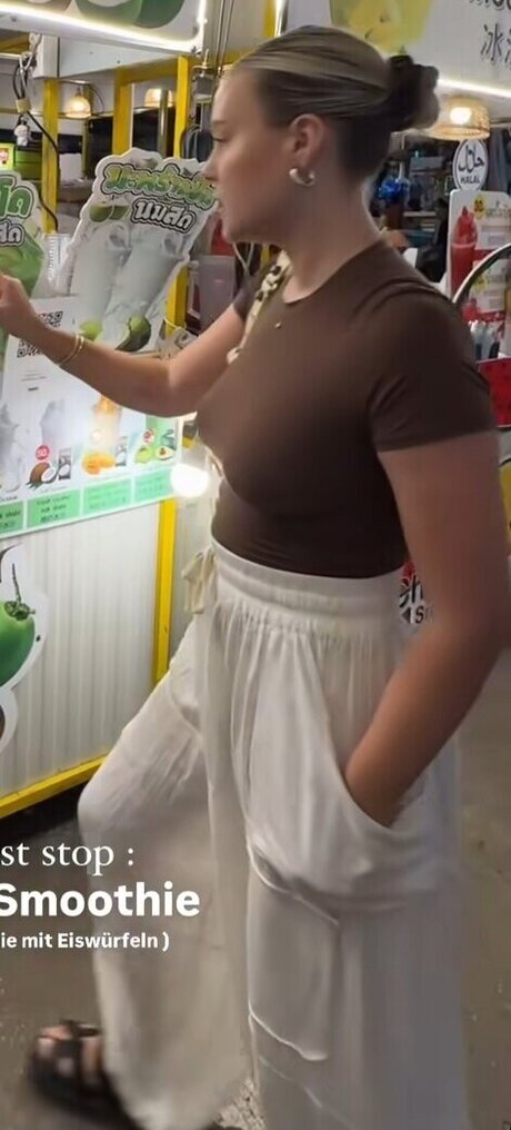 Dagi Bee erotic pornstar image