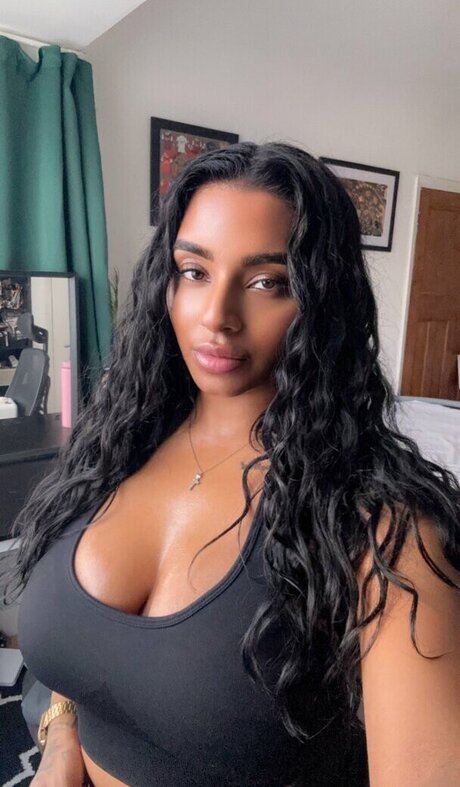 justluxxxx naked pornstar pic