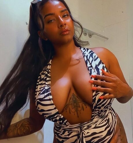 justluxxxx nudes model images