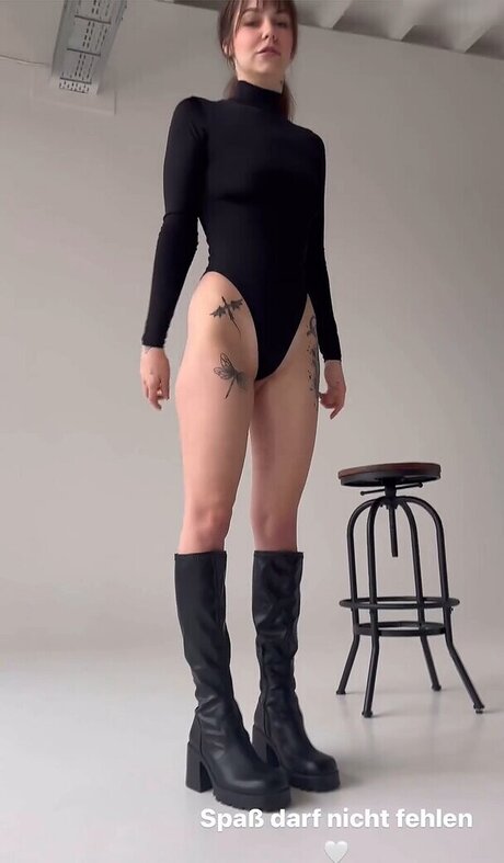 Tizeax model top archive