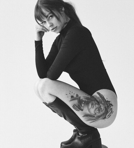 Tizeax star naked pic