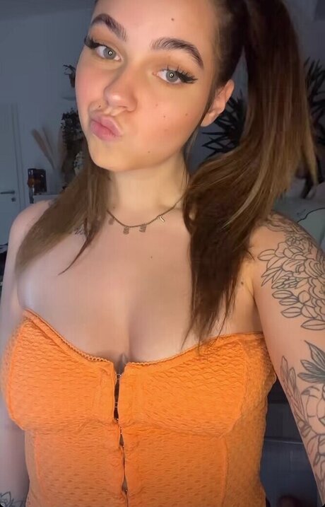 Tizeax free model images