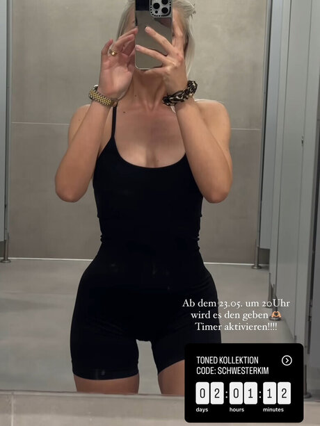 brunette milf onlyfans top image