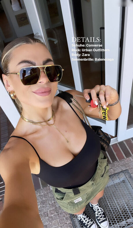 Lenaknk naked model picture